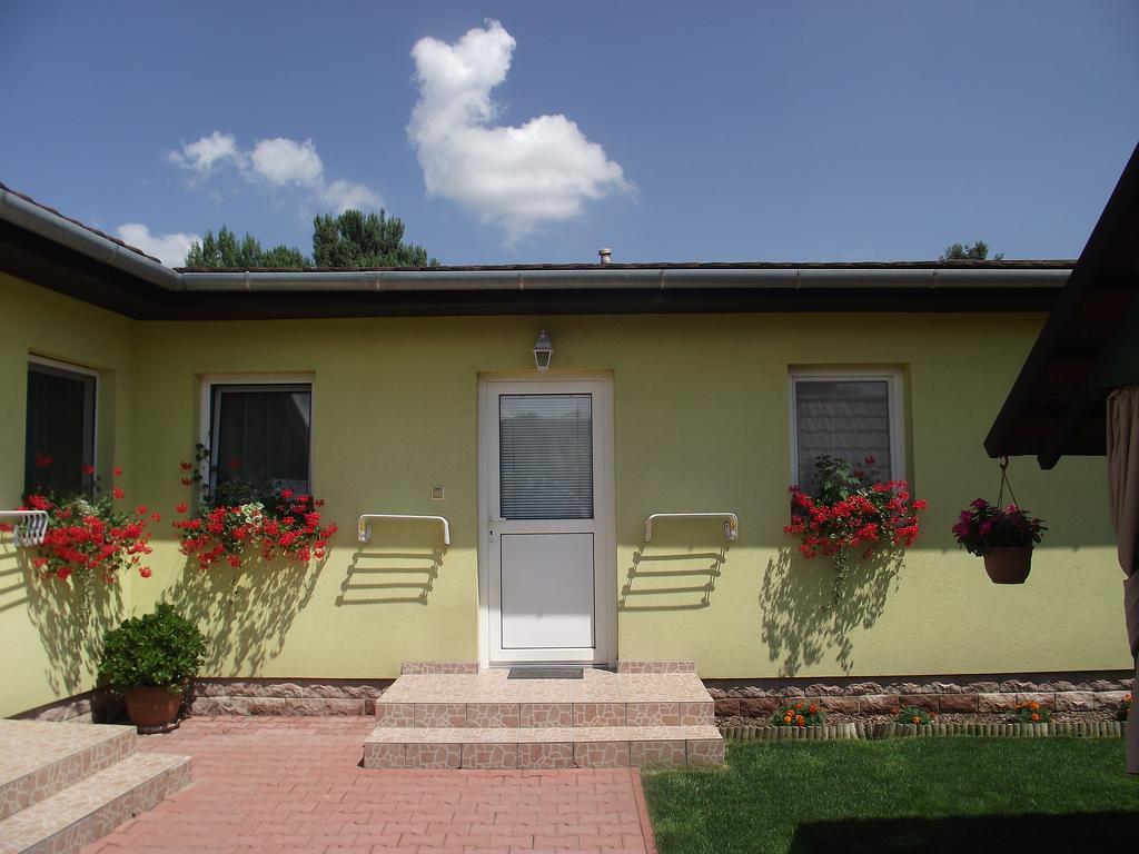 Apartman Kaszás Garden Mosonmagyaróvár Habitación foto
