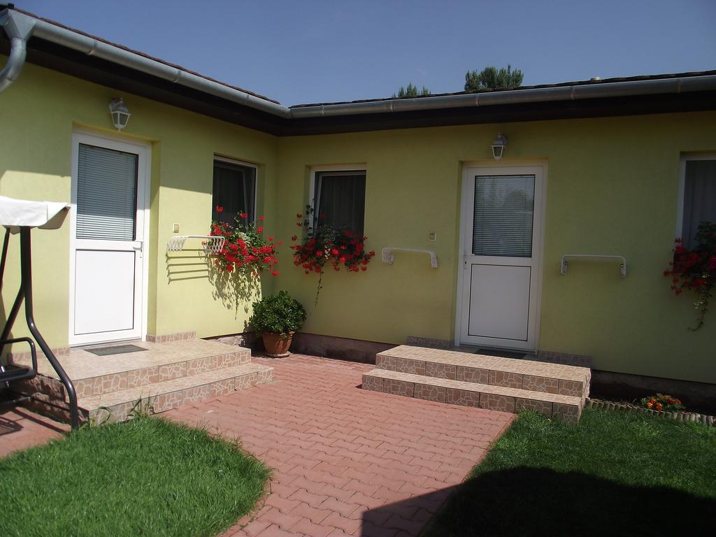 Apartman Kaszás Garden Mosonmagyaróvár Exterior foto